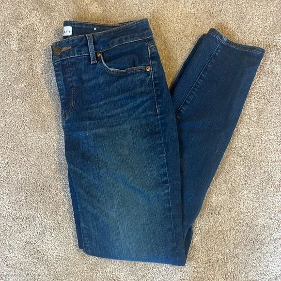 LOFT Dark Wash Curvy Skinny Jeans Size 27/4 - Picture 1 of 8
